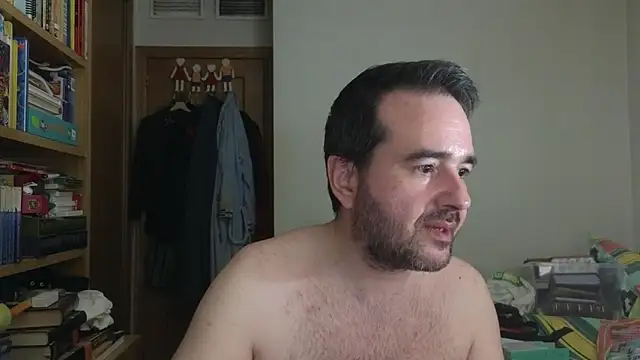 curiosillo83 Show in webcam