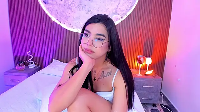 RoseCassie Adlı Modelin Canlı XXX Sohbeti