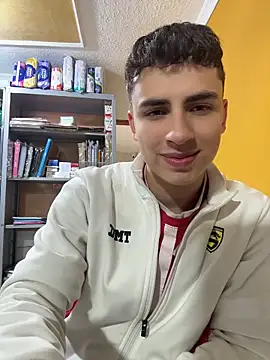 Chat +18 de AdrianRinaldi ao vivo