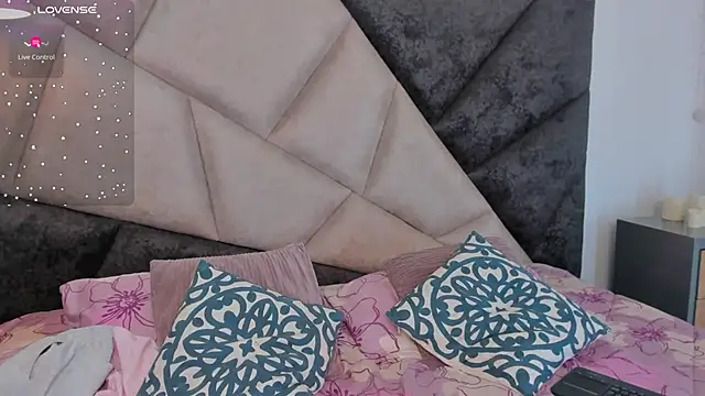 FaloonRoussel's Live XXX Chat