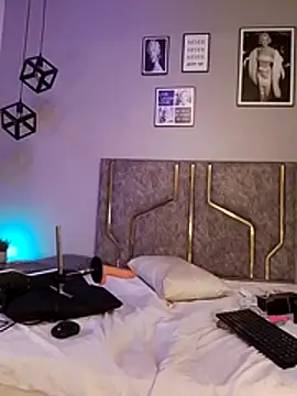 XXX chat uživo modela miaakittyy