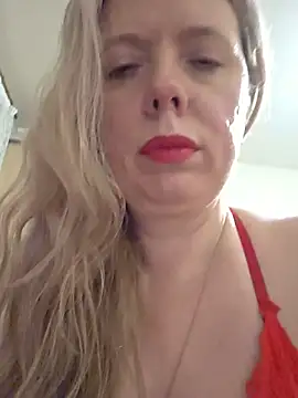 Irina3718 Adlı Modelin Canlı XXX Sohbeti