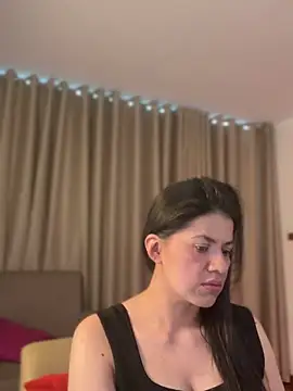 Zandrina Adlı Modelin Canlı XXX Sohbeti