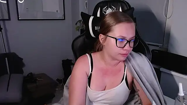 Chat +18 de holly_xglam ao vivo