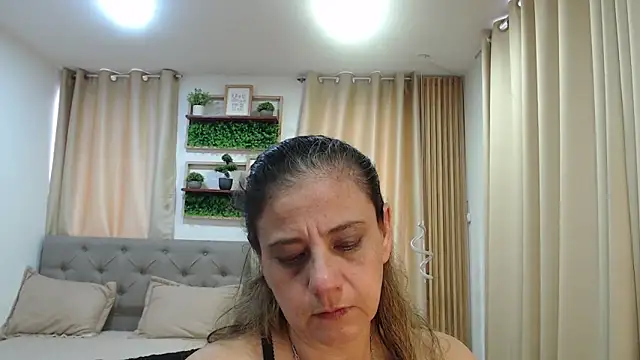 Онлайн чат XXX sasi_luna
