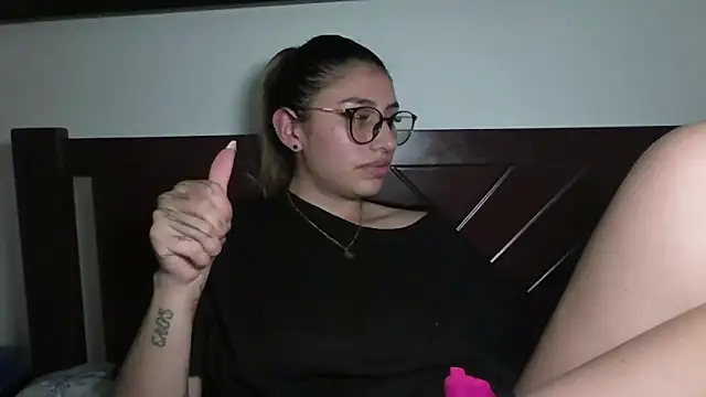 Chat XXX en directo de AliceTeenager___