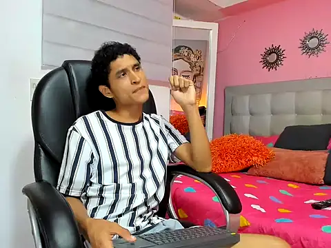 Xavier-Fox's Live XXX Chat