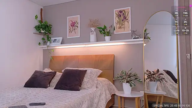 sarah_rayy élő XXX-chatje