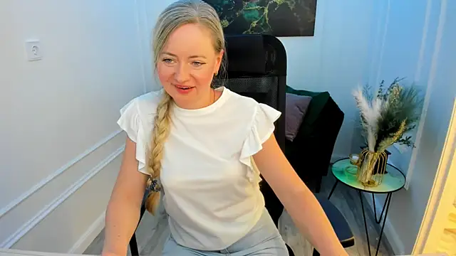 CharlotteKerti – Live XXX-chat