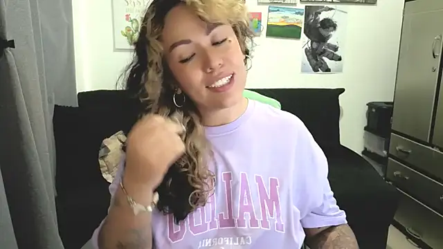 joan-star's Live XXX Chat