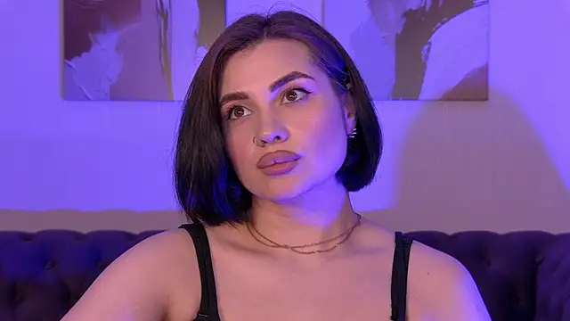AdrianaToress' Live XXX Chat