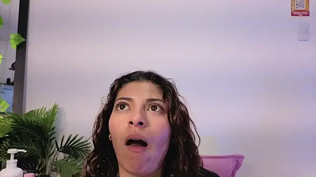 Chat +18 de Iam_Issaa ao vivo