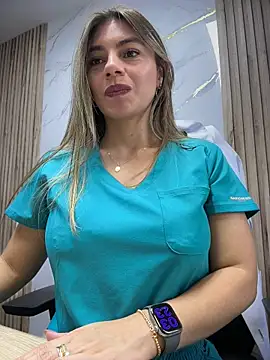 XXX chat uživo modela alicee16