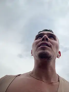adam-rivera 在線直播表演