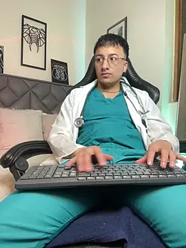 Show modela Dereck_Klain na web-kameri
