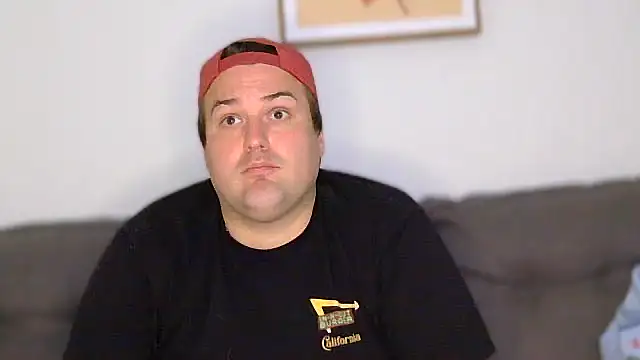 ChubbyGayBigFeet Show in webcam