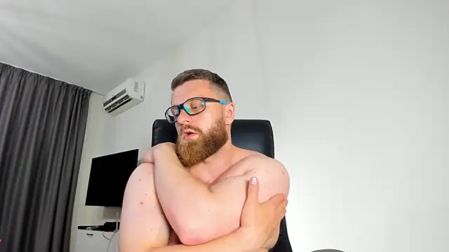 Show modela Findom_guy na web-kameri