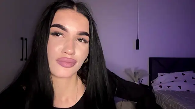 Show modela KarieEgge na web-kameri
