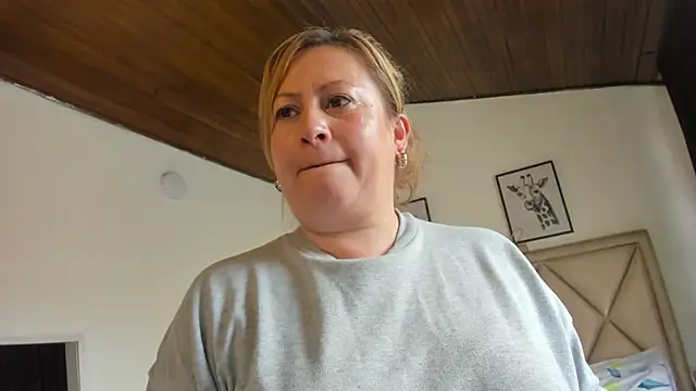 MonyCassius Live XXX-Chat