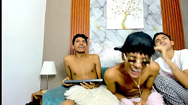 THREE_BLACK Live XXX-Chat
