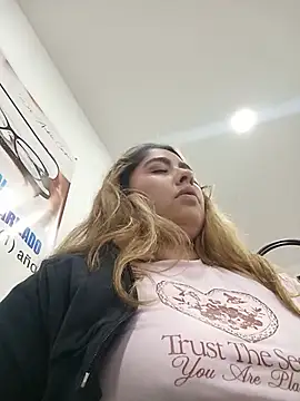 Sofia_Honey1: απευθείας συνομιλία ΧΧΧ