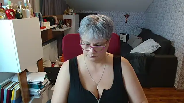 Онлайн чат XXX bigtits4you
