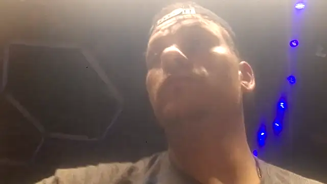 twistafatpipe's Webcam Show
