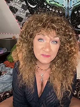 دردشة SuzyCatzz الجنسية المباشرة