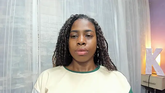 KatieGomez Adlı Modelin Canlı XXX Sohbeti