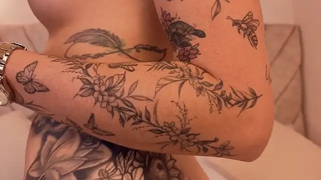 XXX chat uživo modela DarlinJones