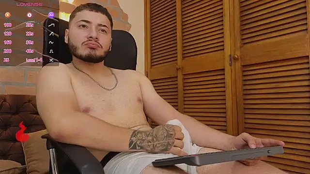 Show modela Brandon_01 na web-kameri