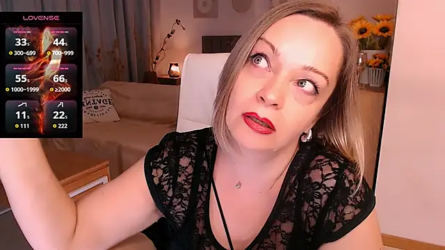 Tilly_Eliot Chat XXX in diretta