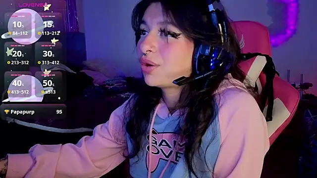 larah_uwu Live XXX Chat