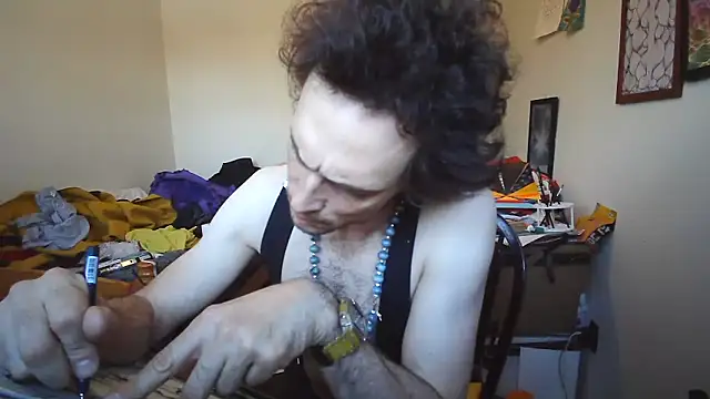 JohnnyMoves Show in webcam