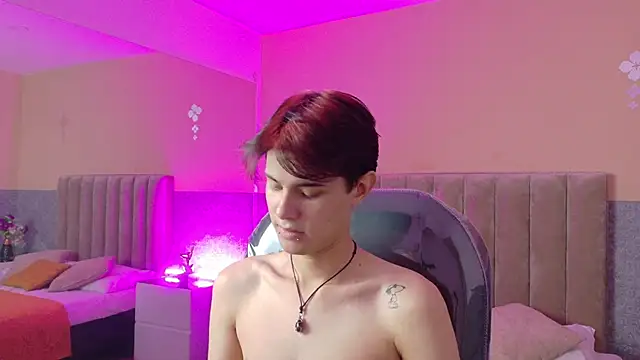 Derek_Sinn 即時 XXX 聊天