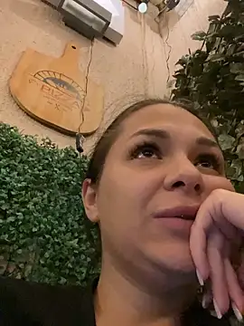 دردشة KayaGlow الجنسية المباشرة