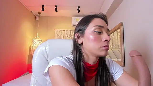 แชท XXX สดของ NahimiThompson