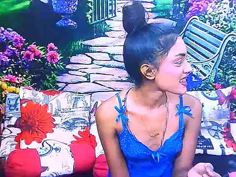 IndianPretty14u2Luv's Live XXX Chat