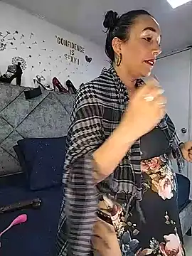 Chat +18 de Shantey_Laurent ao vivo
