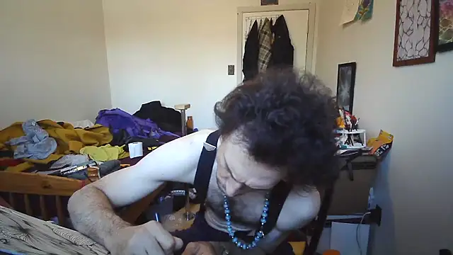 JohnnyMoves Show in webcam