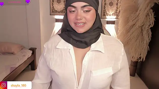 shayla_18's Live XXX Chat
