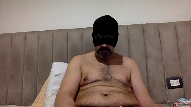 Chatroom XXX en direct de CaiBull