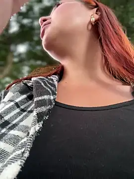 Scarlett_tour: διαδικτυακό σόου στην κάμερα