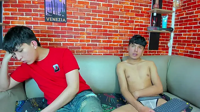 Hoot_boyss_ Webcam-Show
