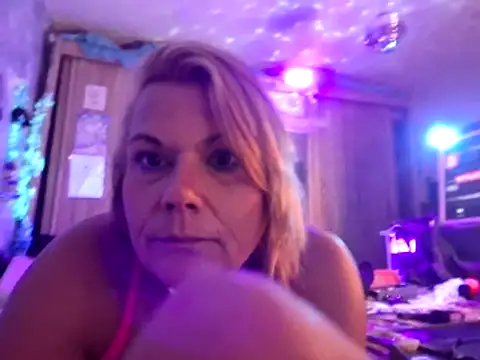 Chat XXX en directo de KingaCookies