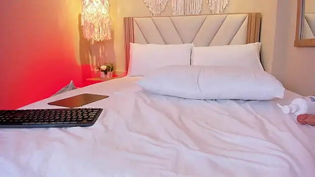 NahimiThompson Adlı Modelin Canlı XXX Sohbeti