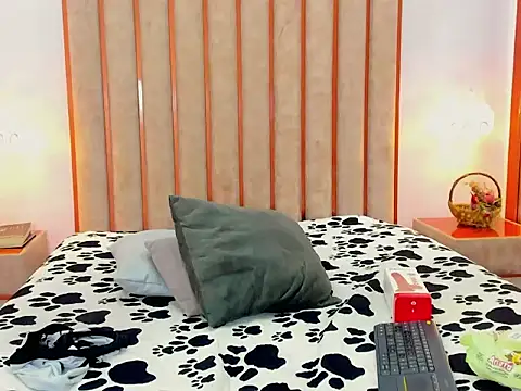 Chat +18 de Lucie_Red ao vivo