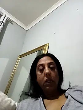 Zara4u Chat XXX in diretta
