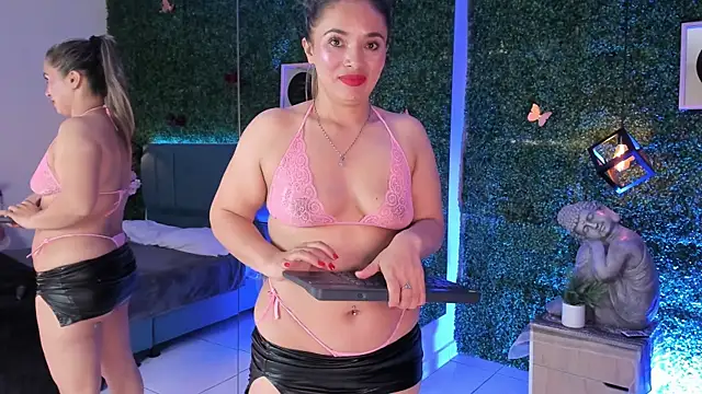 Kiaraa88のライブXXXチャット