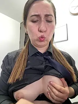 suzy-111 – Naživo XXX chat